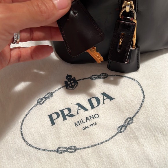 Prada saffiano leather bag in excellent used condition - Picture 2 of 12